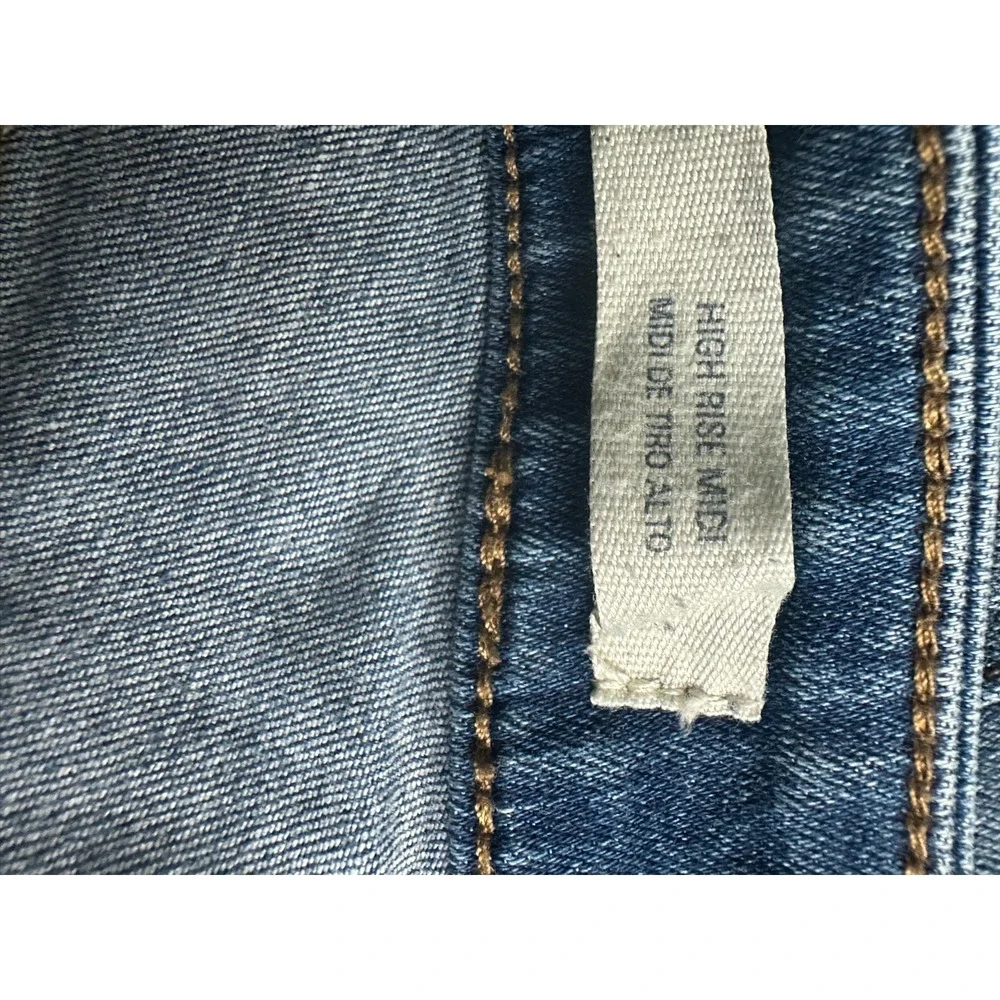 Universal Thread High Rise Midi Jean Shorts‎ Sz 6/28 Denim Distressed Streetwear